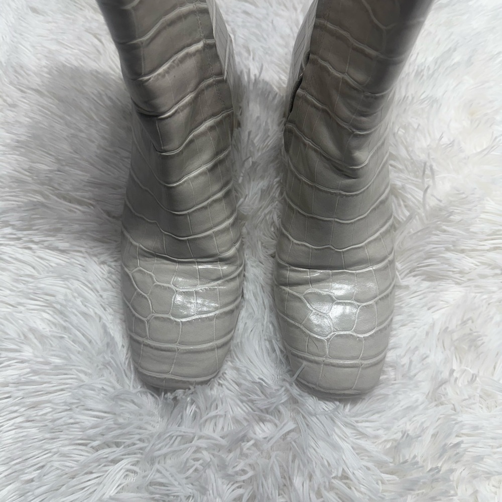 Sam Edelman Ivory Croc-Embossed Block Heel Boots – Size 8 - Picture 2 of 14